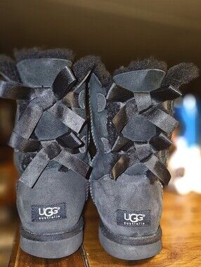 UGG Bailey Bow II Black Suede Sheepskin Boots Women's Size 11 Shearling Winter